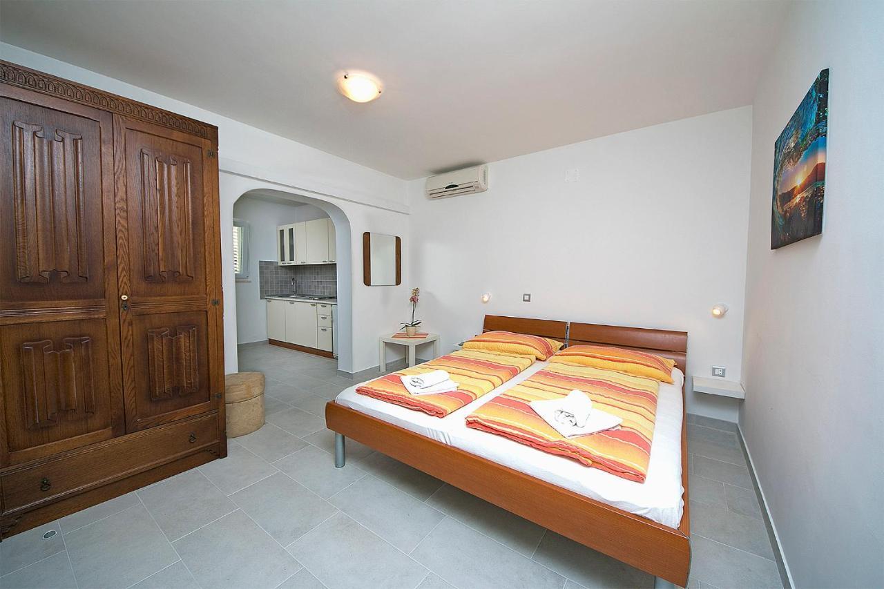 Adria Brela Apartments Exterior photo