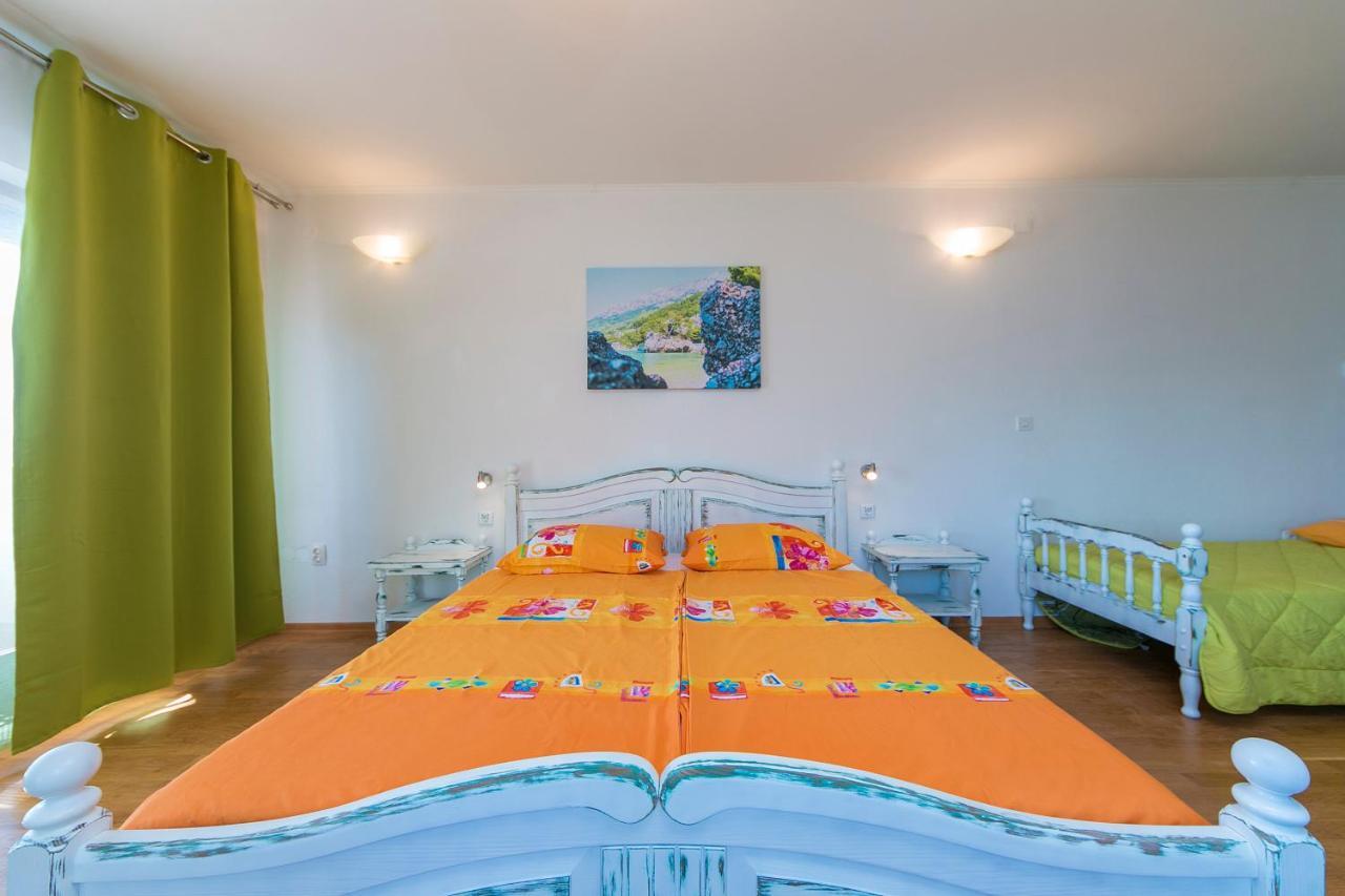 Adria Brela Apartments Exterior photo