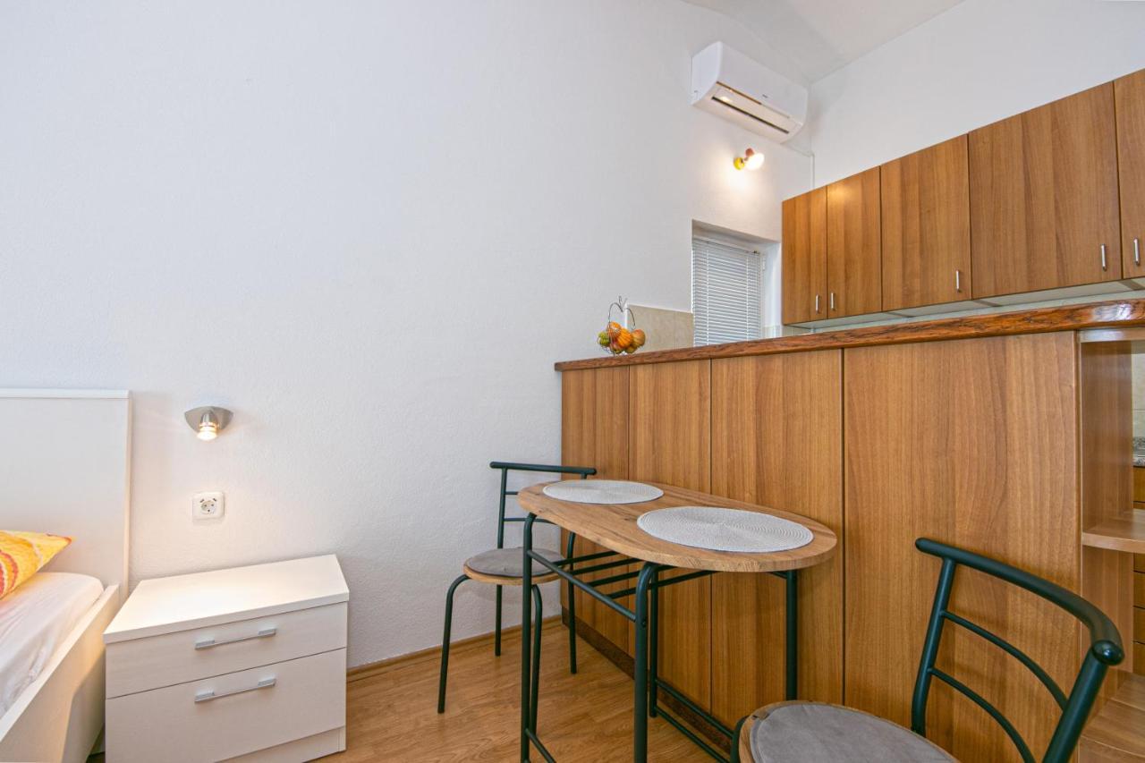 Adria Brela Apartments Exterior photo