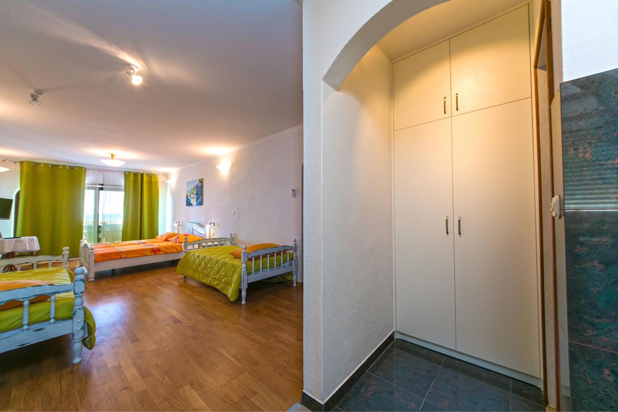 Adria Brela Apartments Room photo