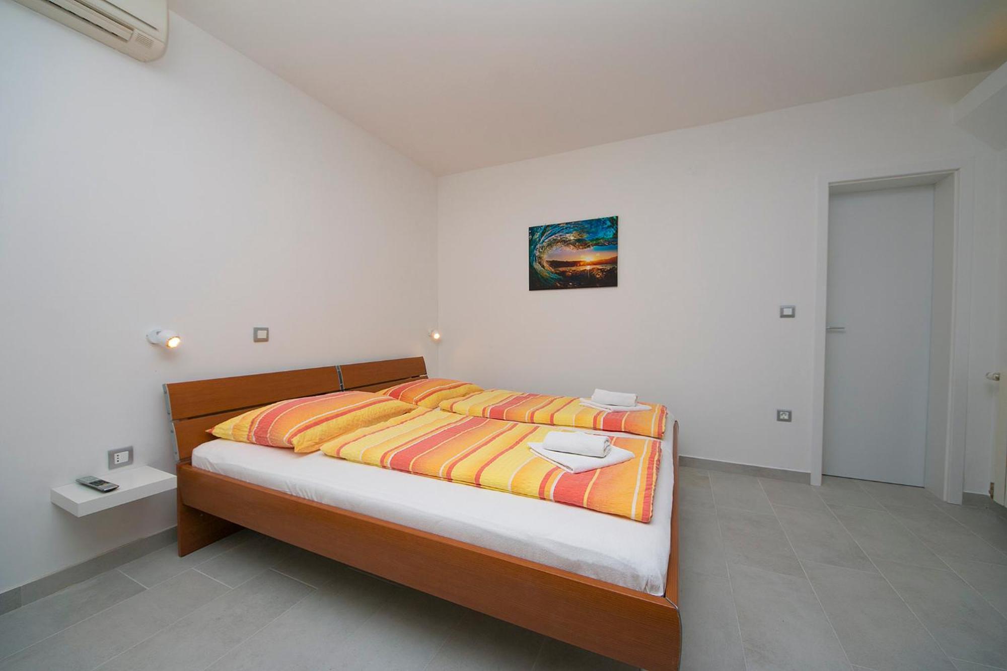 Adria Brela Apartments Room photo
