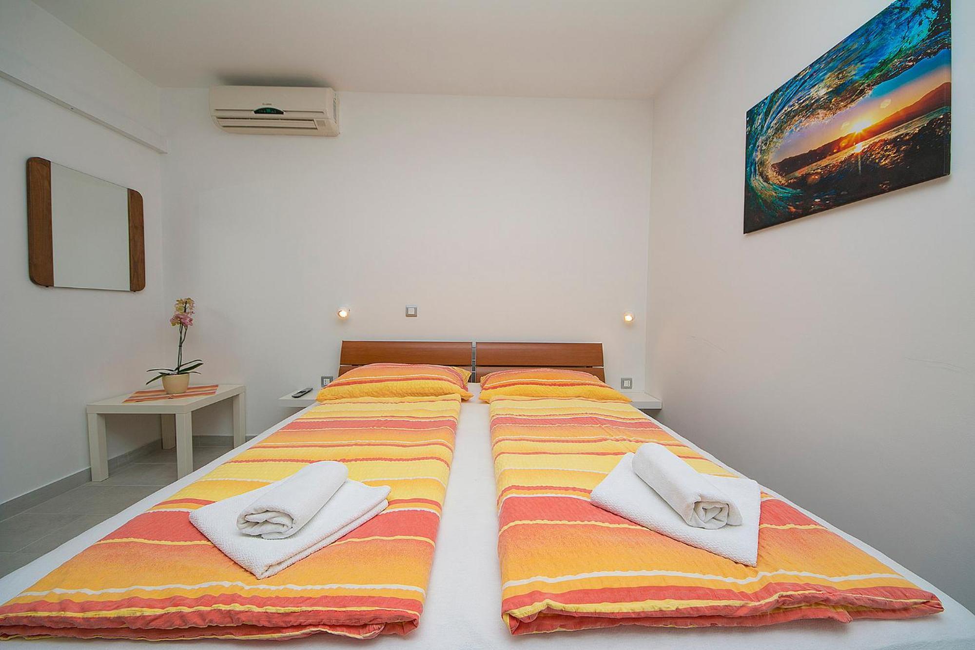 Adria Brela Apartments Room photo