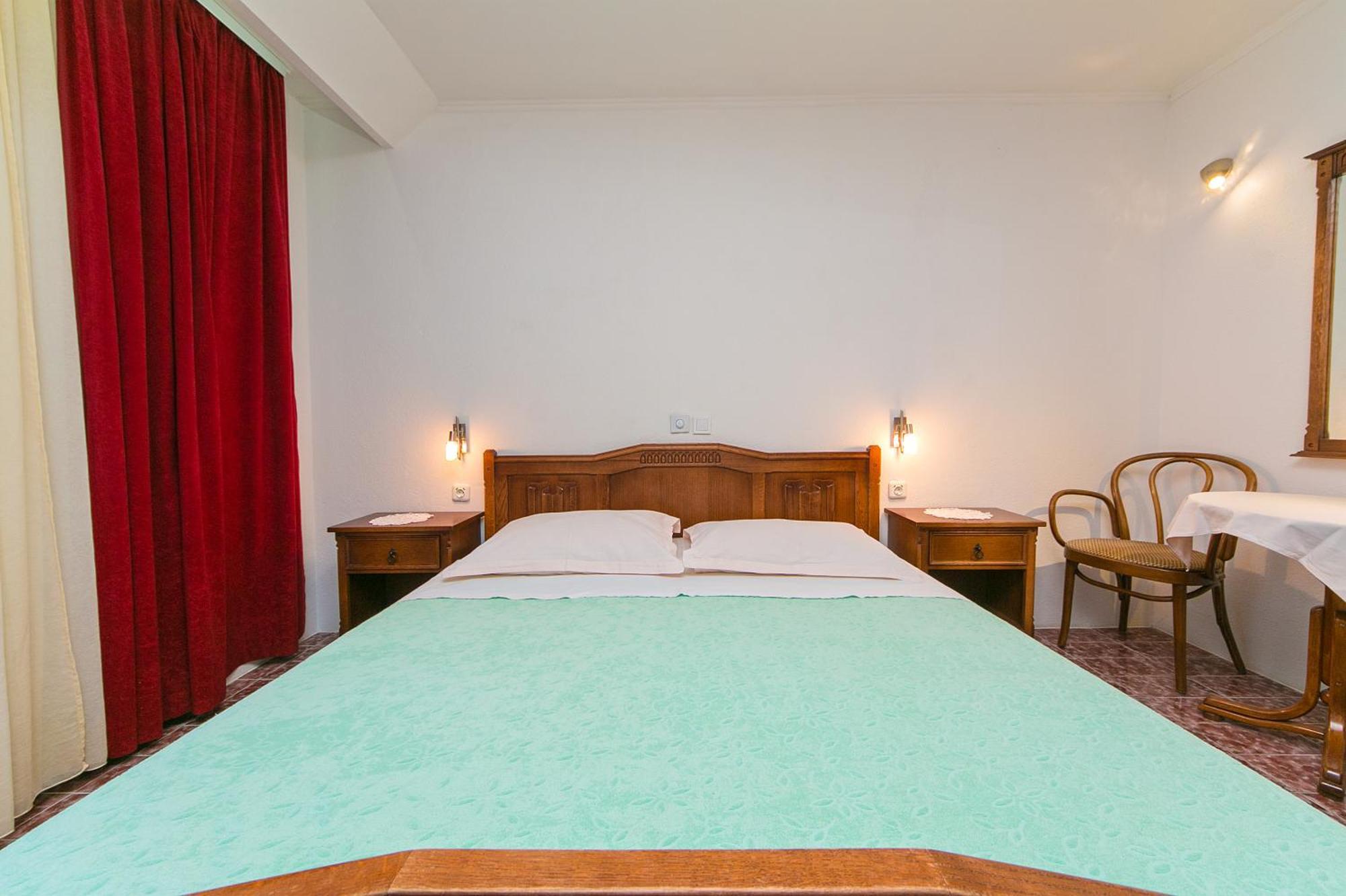 Adria Brela Apartments Room photo